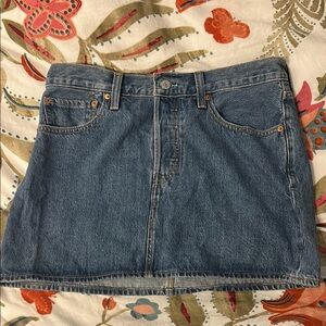 Levi’s Denim Icon Skirt size 30